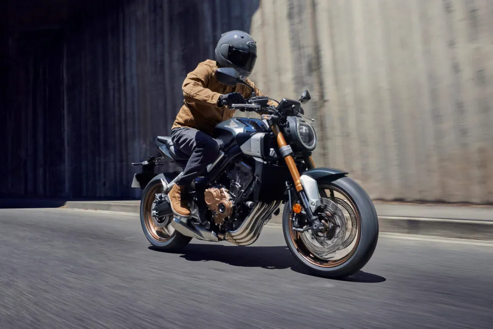Honda CB650R 2024: uma fusão de inovação e design atemporal
