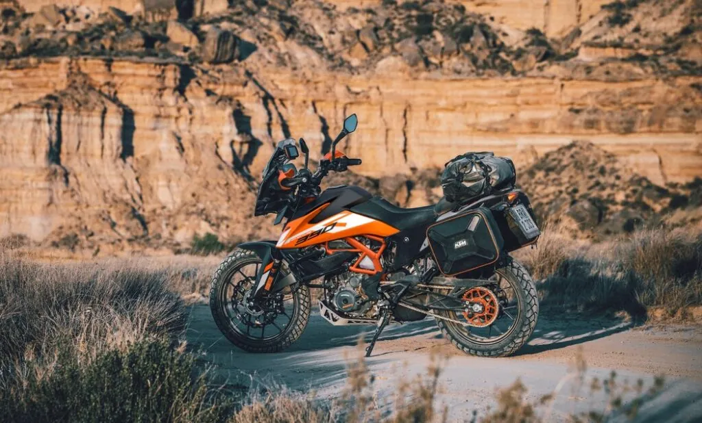 KTM 390 Adventure ganha novas cores para 2024