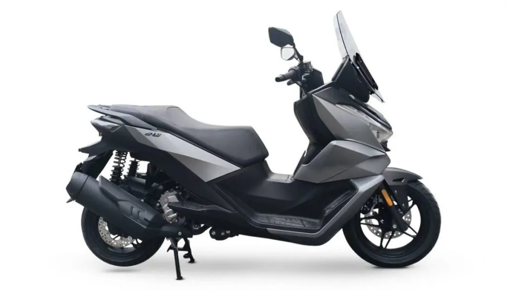 Voge SR3, um scooter urbano com motor 250 4T