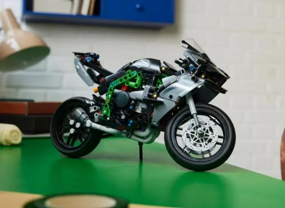 Kawasaki Ninja H2R ganha versão em Lego