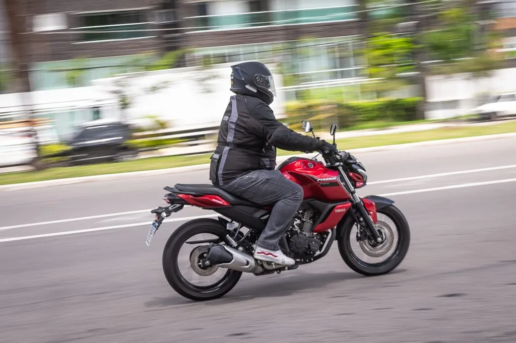 A moto pode economizar 15 dias em um ano