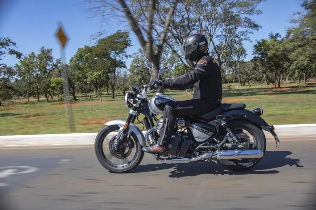 ROYAL ENFIELD SUPER METEOR 650
