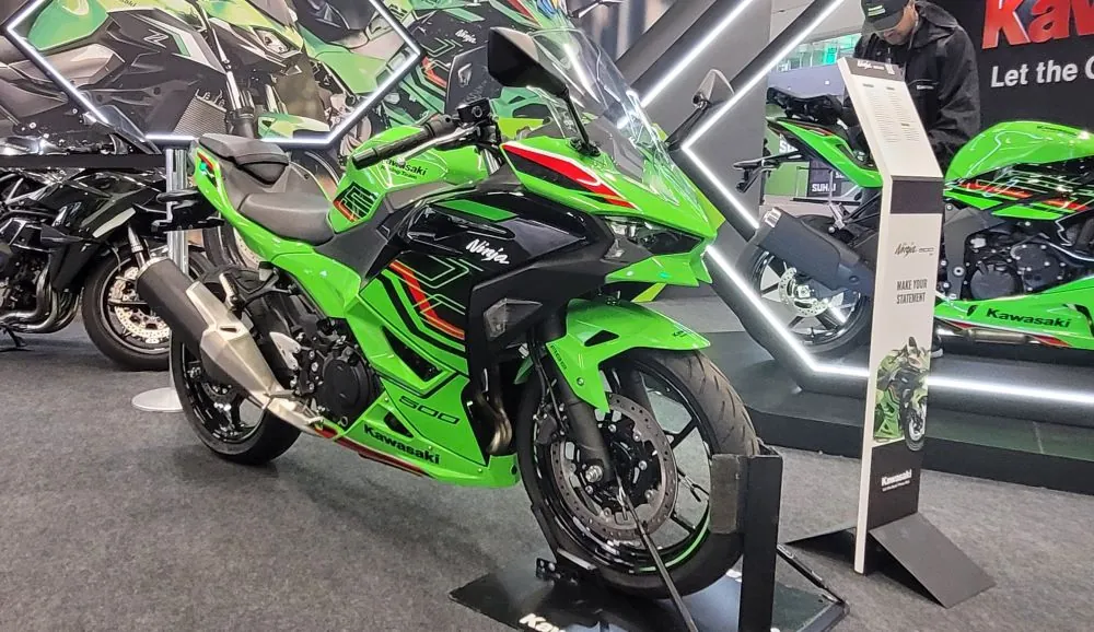 Kawasaki Ninja 500 em exposição no Festival Interlagos