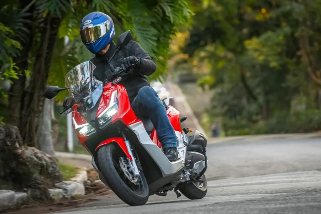 Scooter Urban vermelho da Shineray do Brasil
