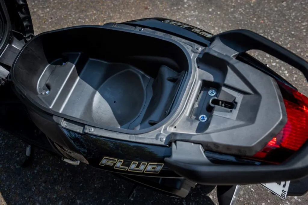 Yamaha Fluo ABS 2025 imagem do porta objetos