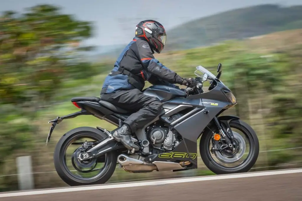 Triumph Daytona 660: a nova média esportiva que impõe respeito