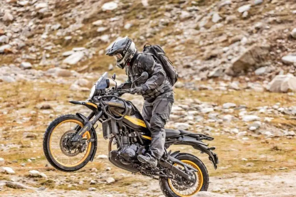Royal Enfield Himalayan 450 em ação no off-road