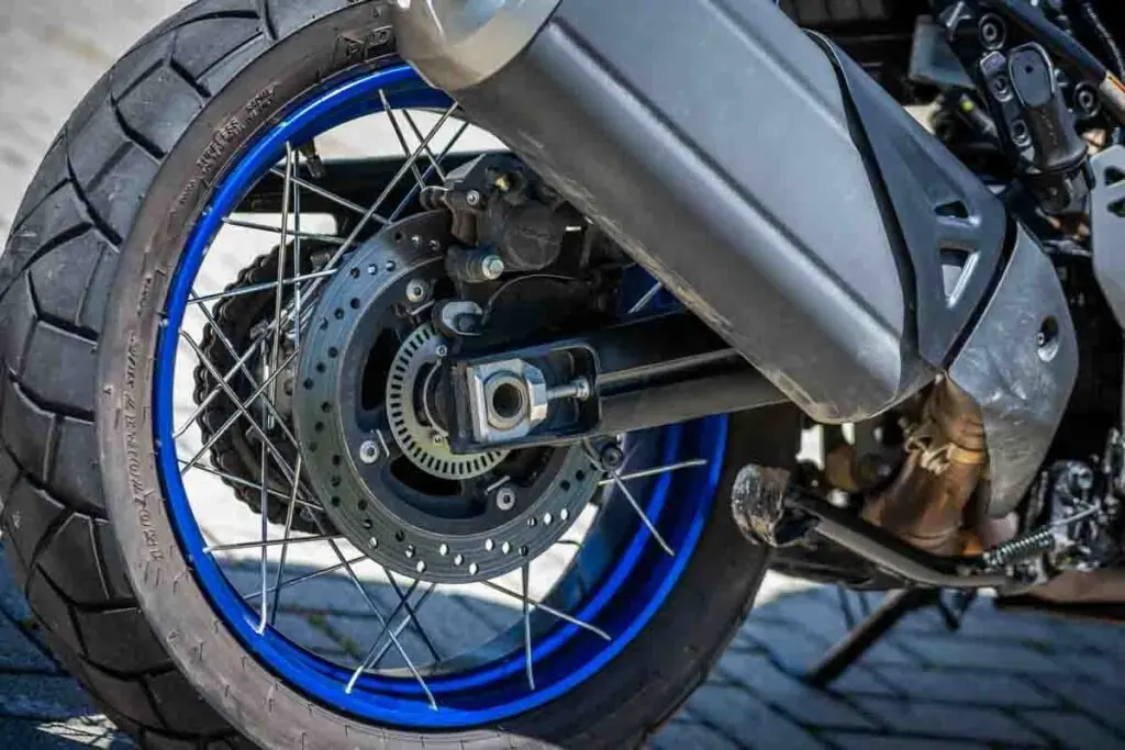imagem da roda traseira da Suzuki V-Strom 1050 XT 2025