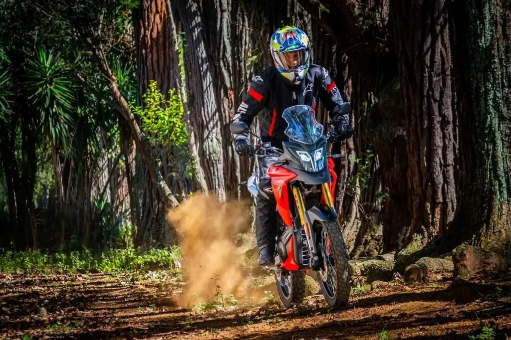 imagem piloto em ação o off-road com a Watts W-Trail