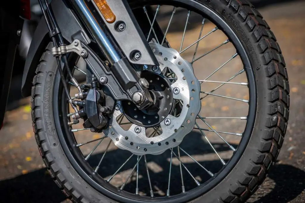 imagem da roda dianteira da Watts W-Trail