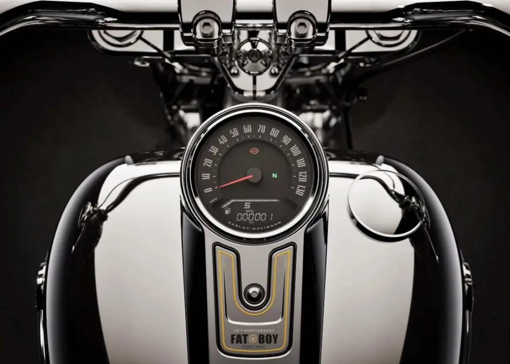 imagem painel Harley-Davidson Fat Boy Gray Ghost 2025