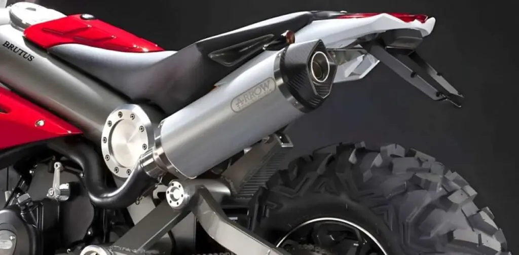 imagem traseira Caterham Brutus 750