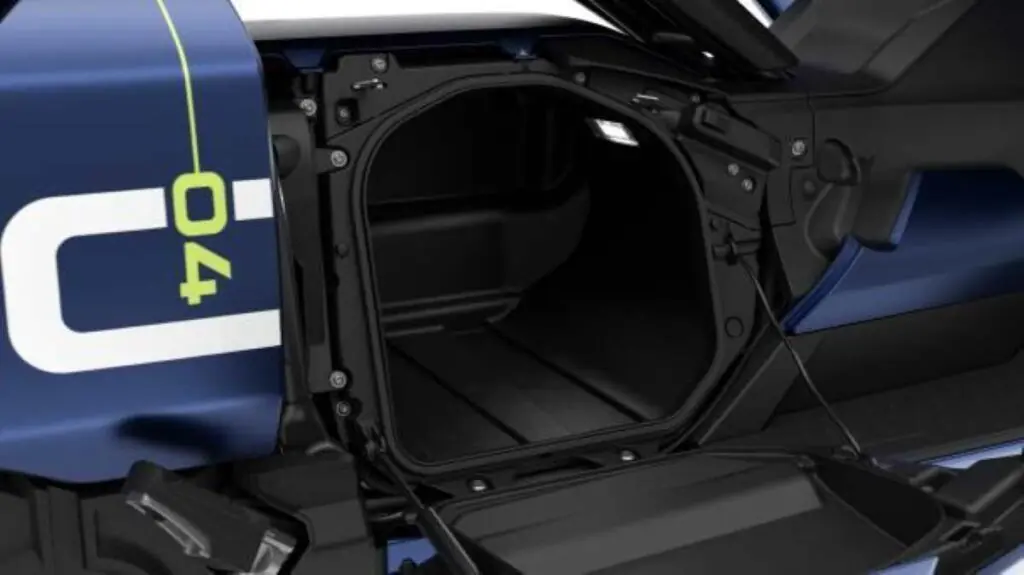 imagem porta objetos BMW CE 04 2026