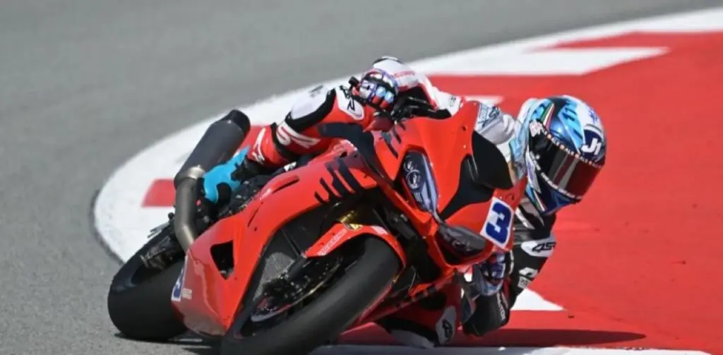 imagem piloto rafaele de rosa em ação com a qjmotor no mundial ssp