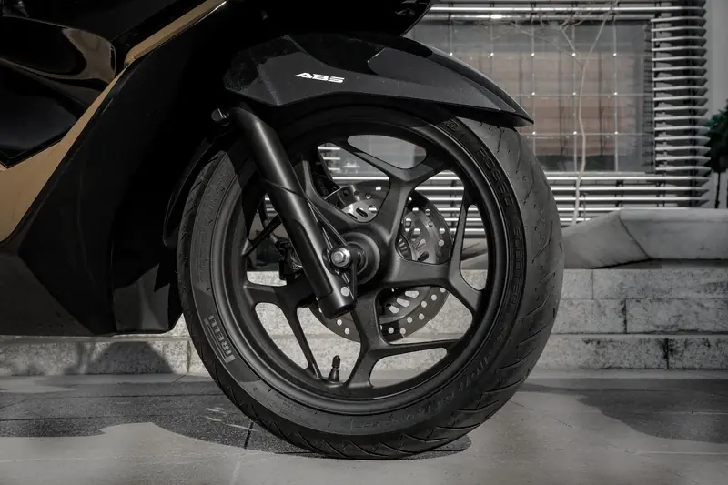 Roda dianteira Honda PCX 2026 ABS