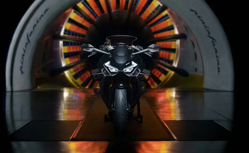 imagem frontal cfmoto 750sr-s