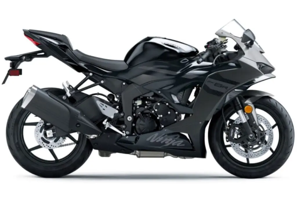 imagem latteral nova ninja 636 2026