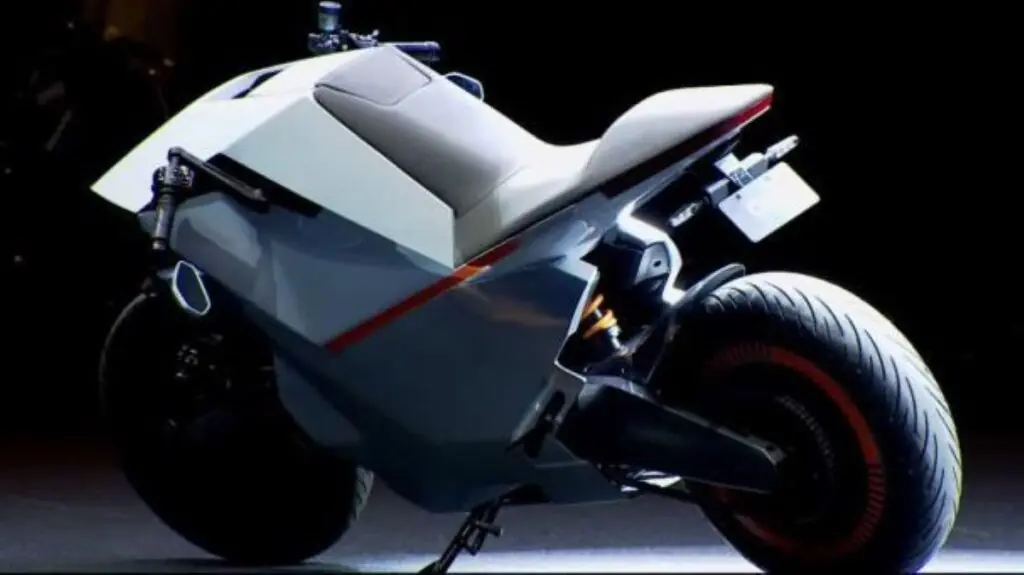 imagem traseira da moto elétrica indiana ola diamondhead