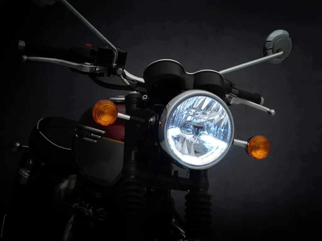 triumph-bonneville