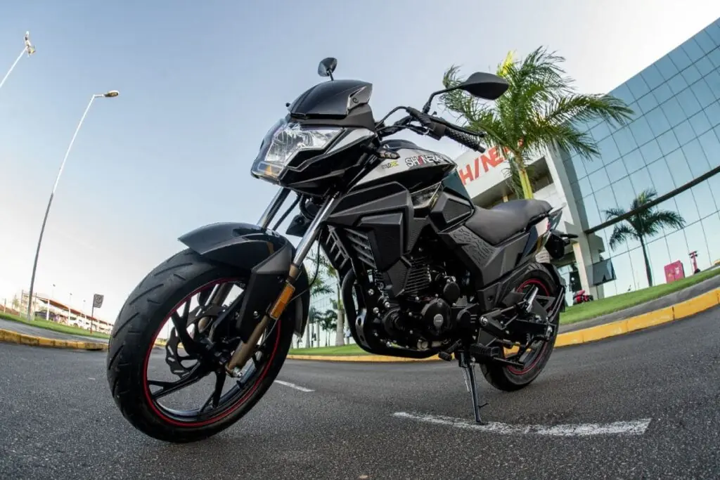 JEF 150s preta na fábrica da Shineray em Pernambuco