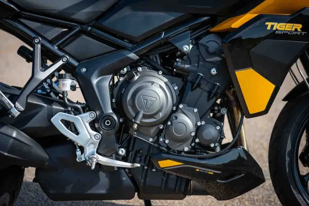imagem do motor da triumph tiger sport 800