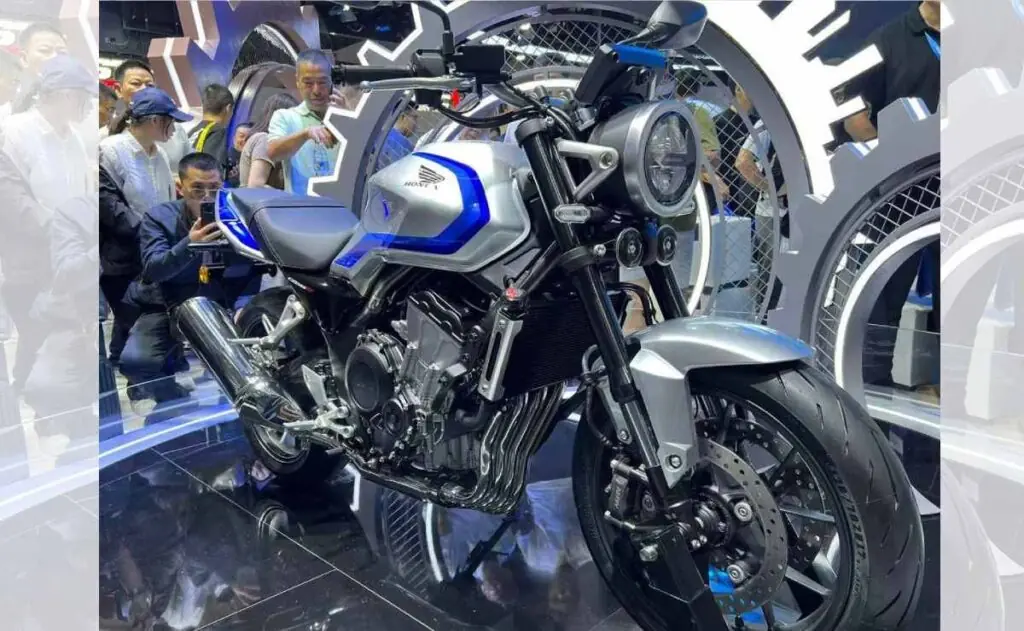 imagem frontal nova honda cb500 super four 2026