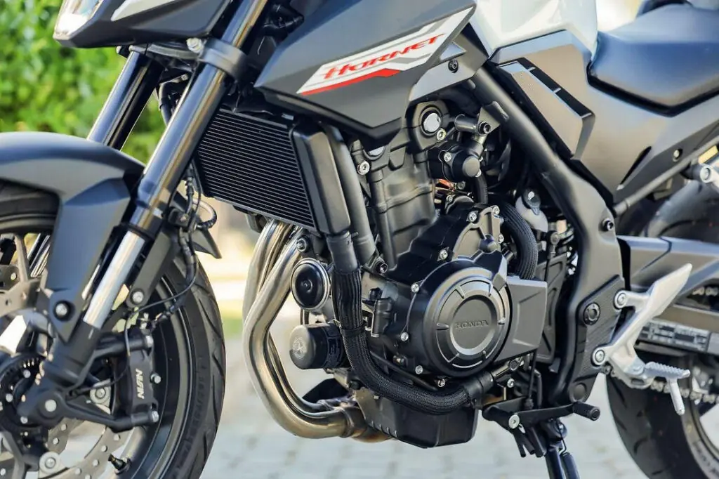 imagem do motor da cb 500 hornet