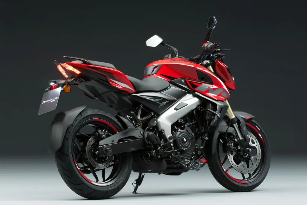 Bajaj Dominar NS400Z vermelha