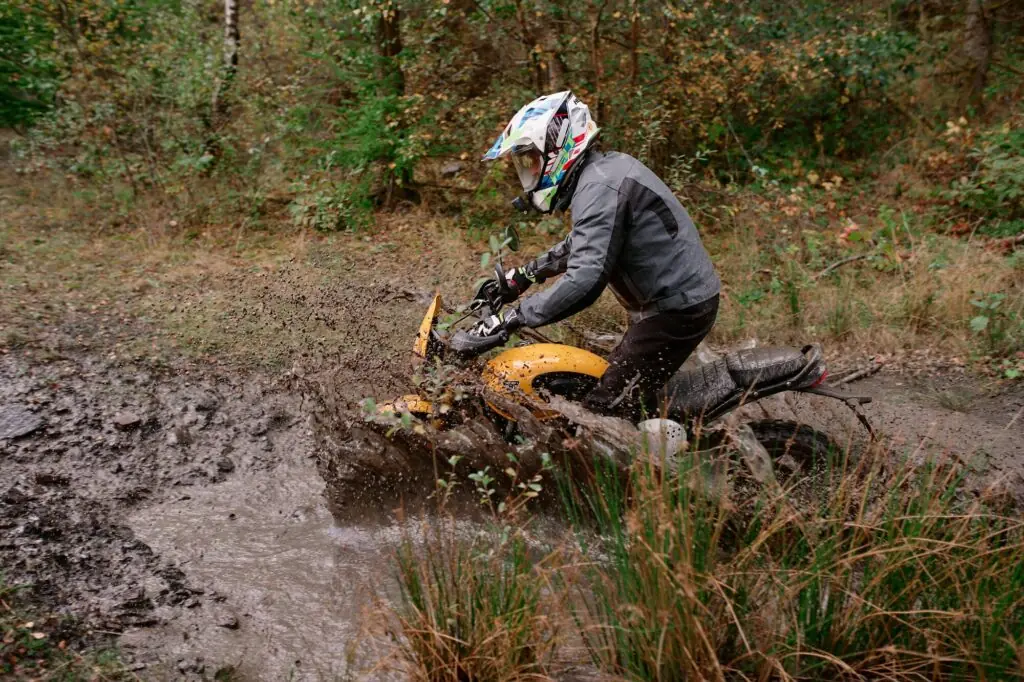 Triumph Scrambler 400 XC no Off-road