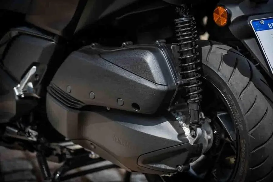 imagem do motor do scooter Yamaha XMAX 300 connected