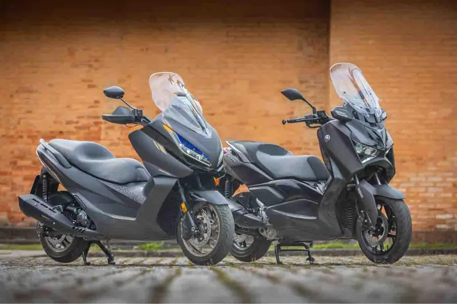 imagem dos scooter Yamaha XMAX 300 e Zontes 350 E