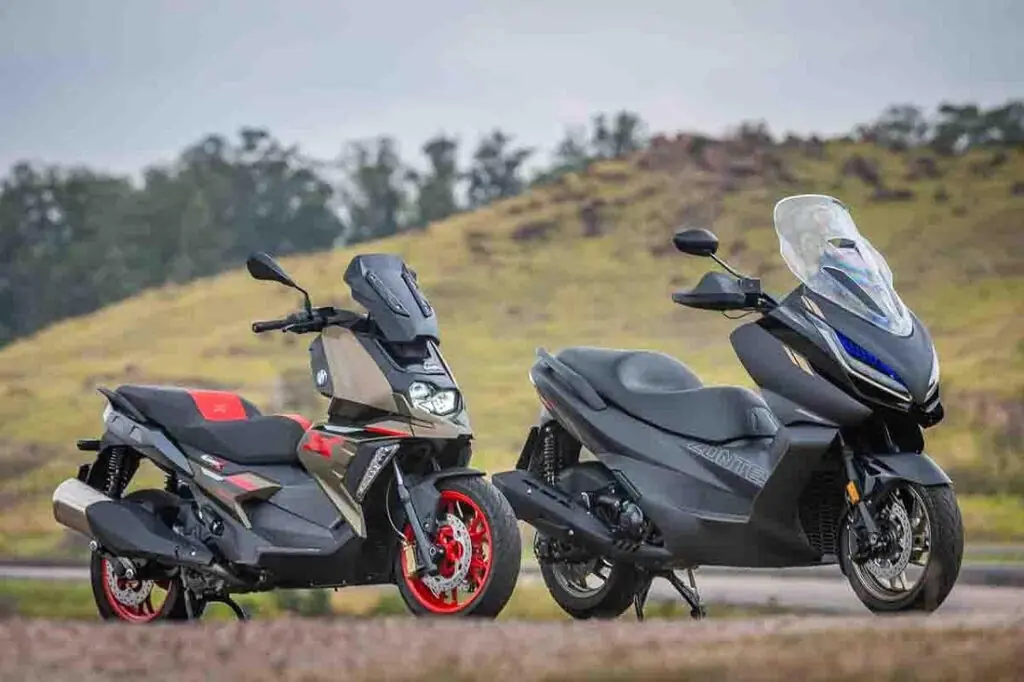 imagem dos scooter bmw c 400 x e zontes 350 e