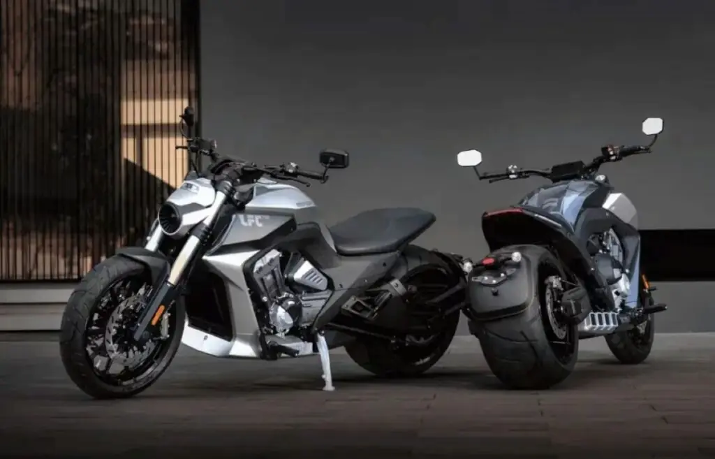 imagem moto custom premium chinesa benda lcf700 2026