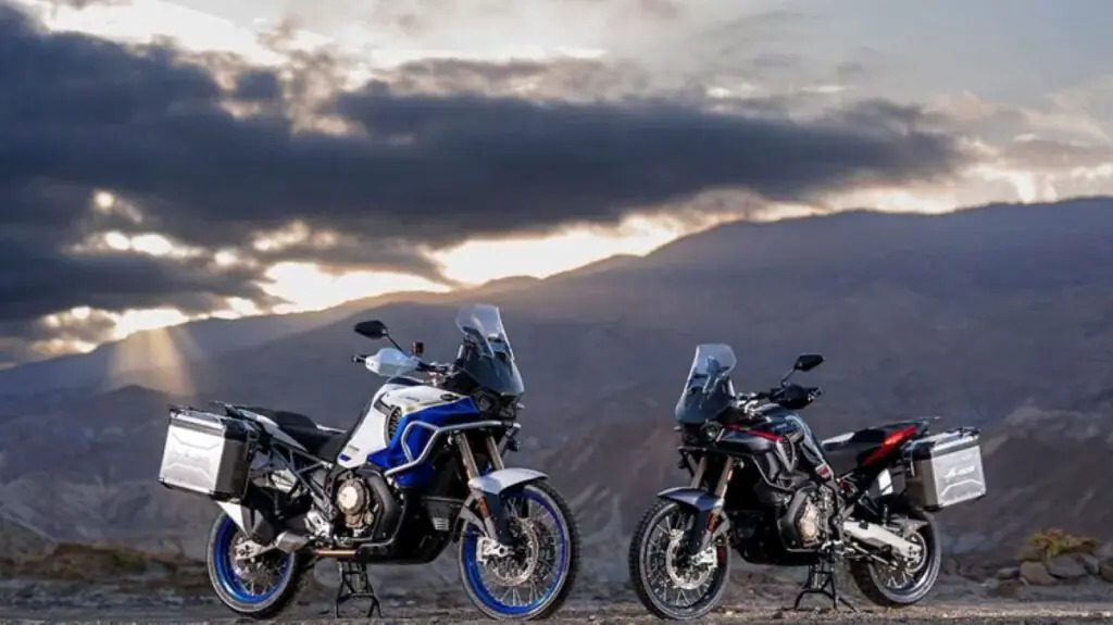 imagem da MV Agusta Enduro Veloce nas duas versões