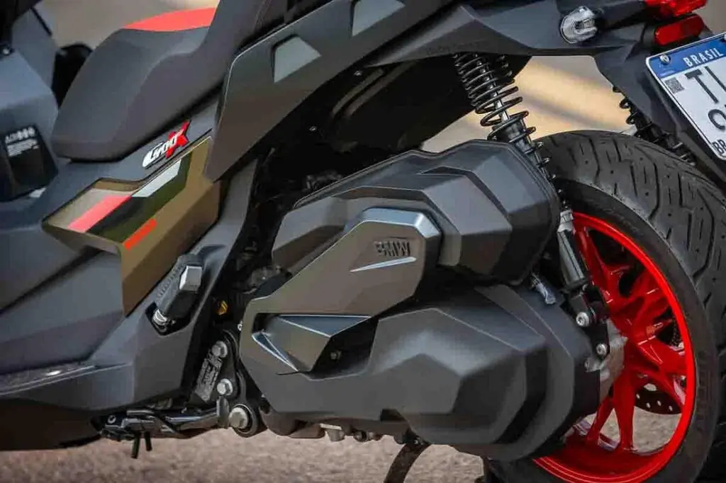 imagem do motor do scooter bmw c 400 x