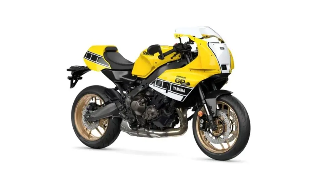 imagem lateral Yamaha XSR900 GP 2026 yellow