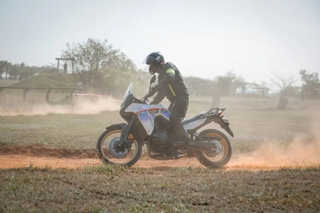 imagem da transalp na terra