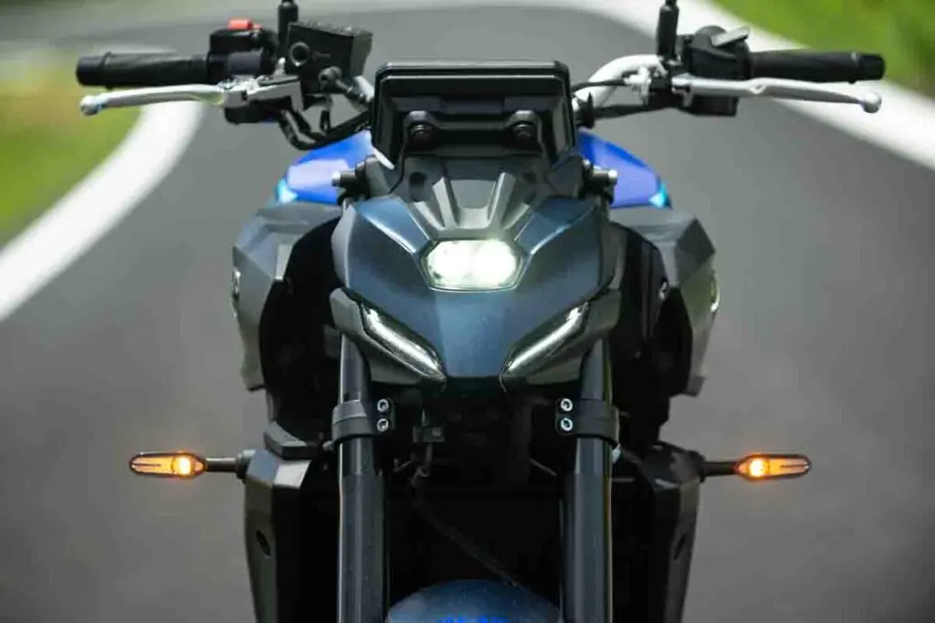 imagem carenagem dianteira da Yamaha MT-07 Connected 2025