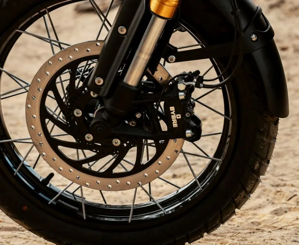 imagem do freio dianteiro da Triumph Scrambler 400 XC