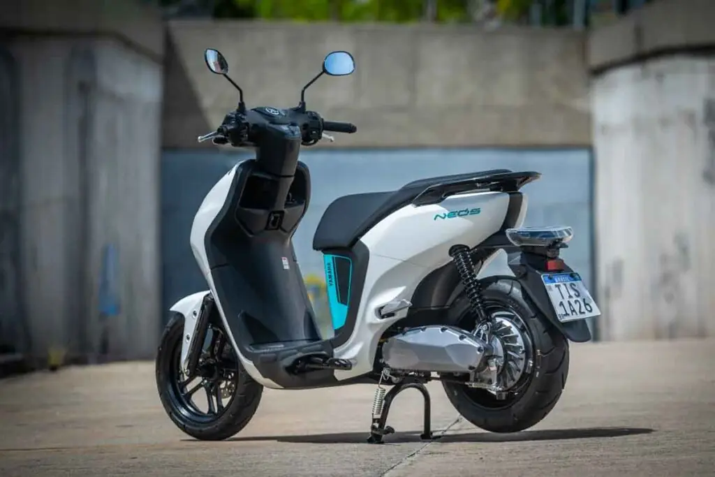 imagem traseira do Yamaha Neo’s o scooter elétrico eficiente e elegante por R$ 33.990