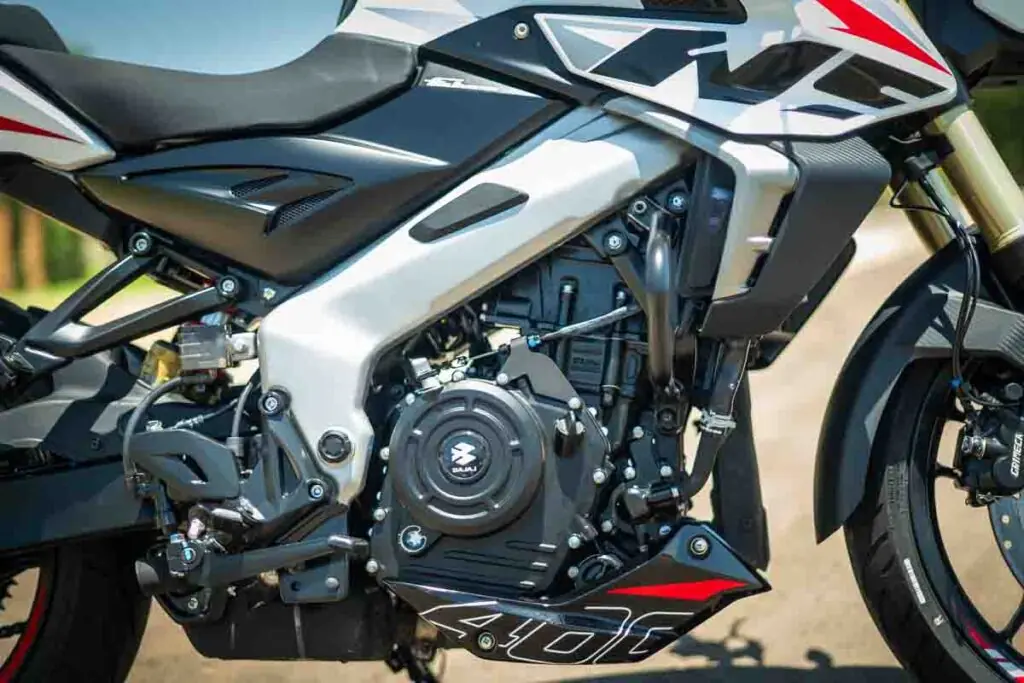 imagem do motor da Bajaj Dominar NS400Z
