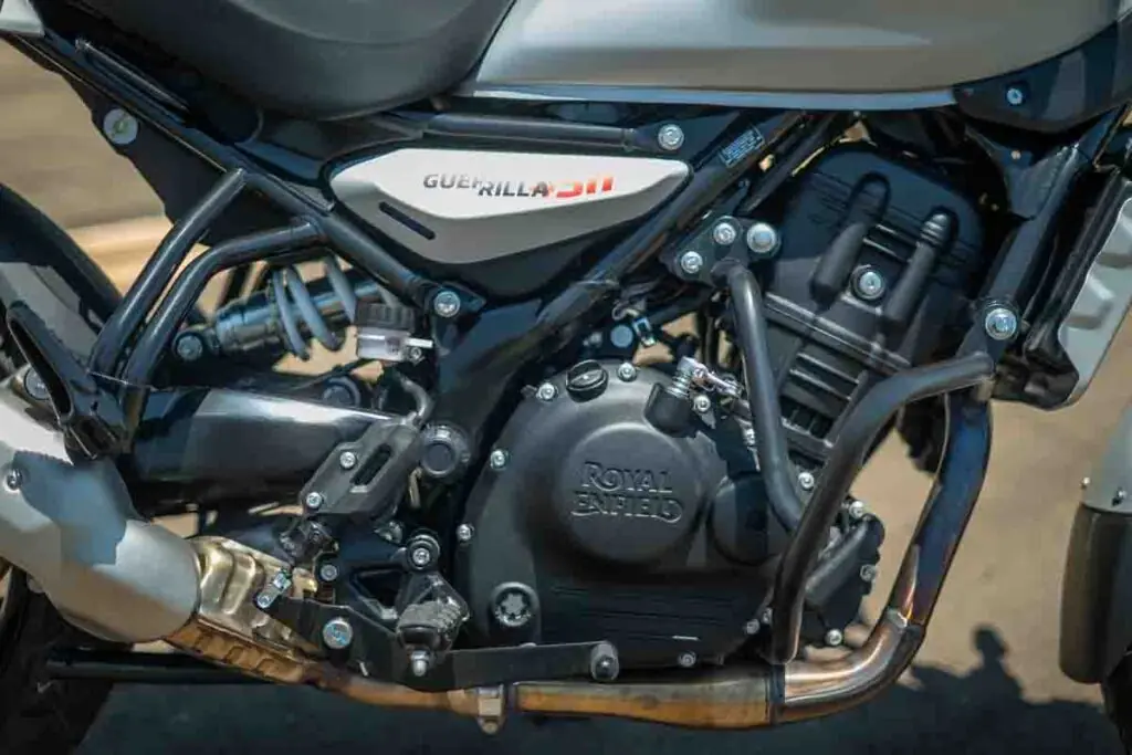 imagem do motor da Royal Enfield Guerrilla 450