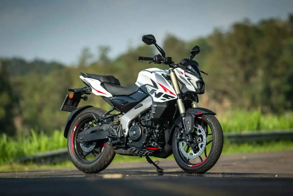 imagem Bajaj Dominar NS400Z