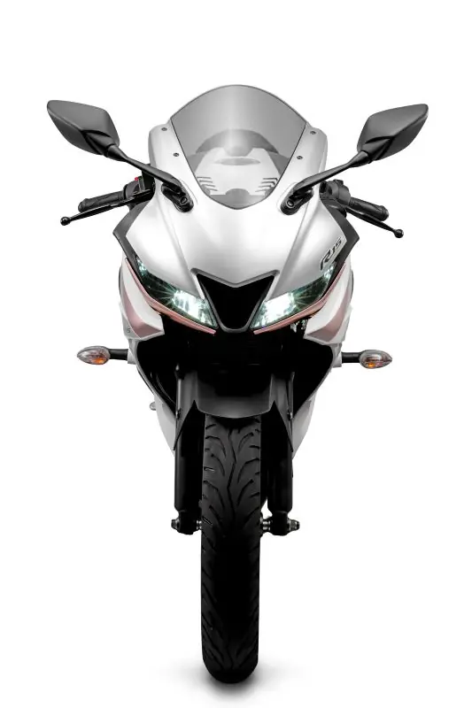 imagem frontal da nova Yamaha R15 ABS 2026 na cor R-White