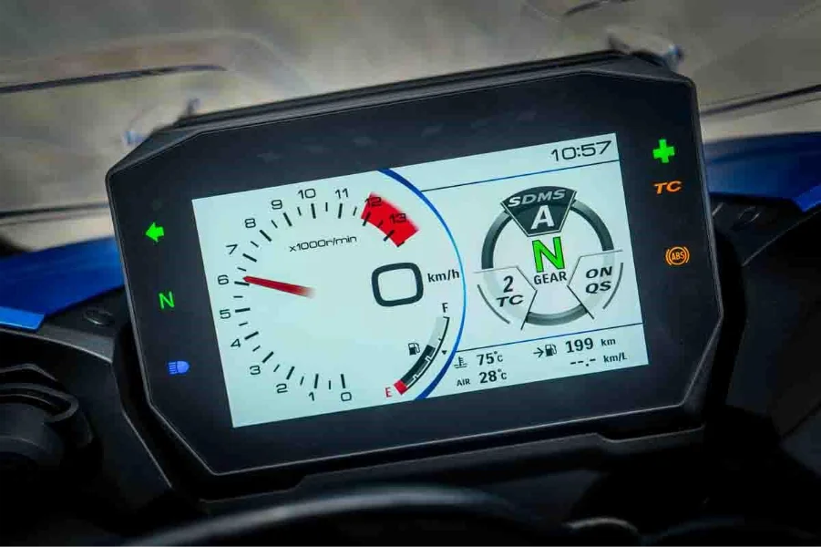 imagem do painel tft da Suzuki GSX-S1000GT 2026