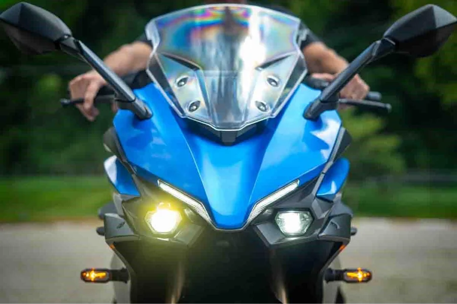 imagem frontal da Suzuki GSX-S1000GT 2026