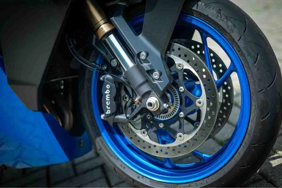 imagem da roda dianteira da Suzuki GSX-S1000GT 2026