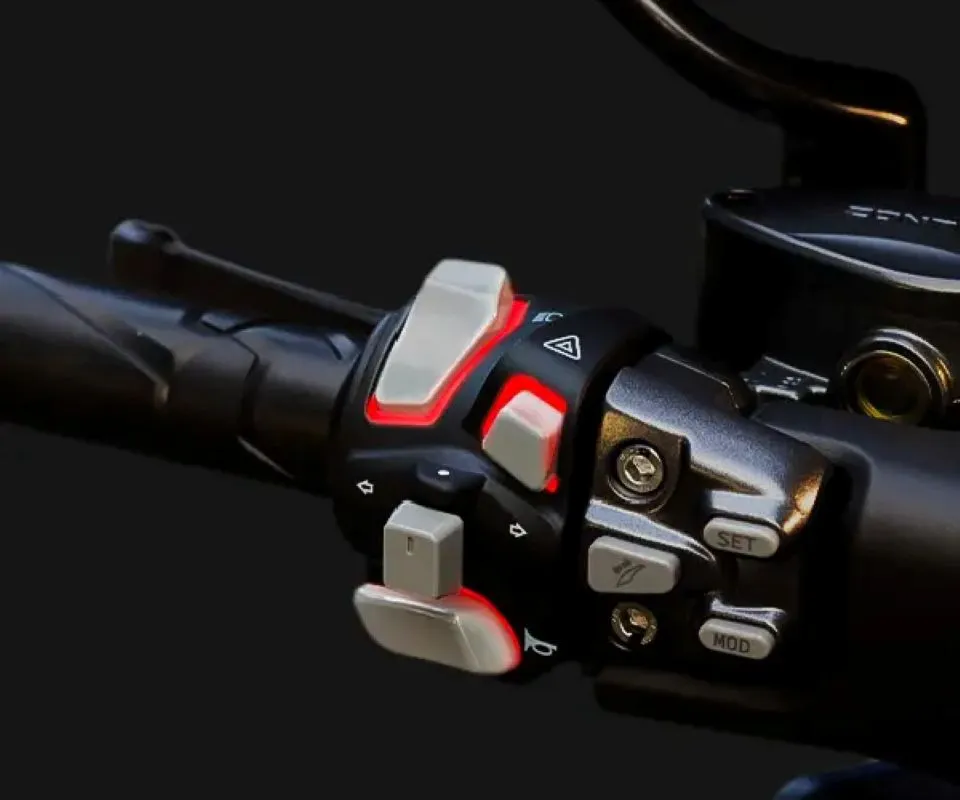 imagem do punho esquerdo do scooter Zontes 125M