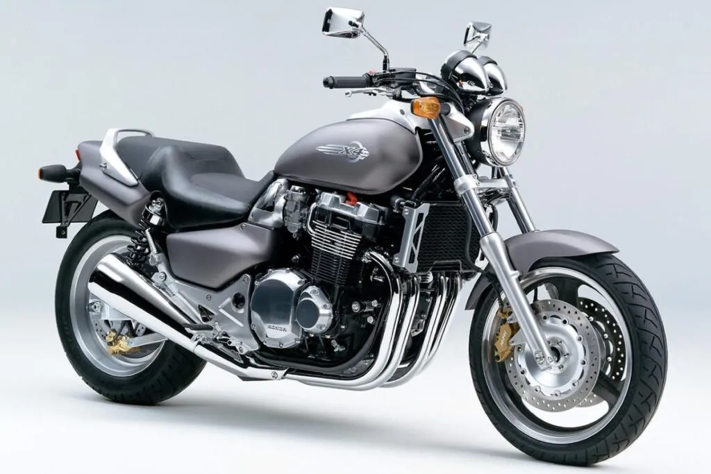 imagem honda x4 prata