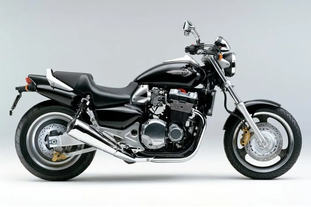 imagem honda x4 preta